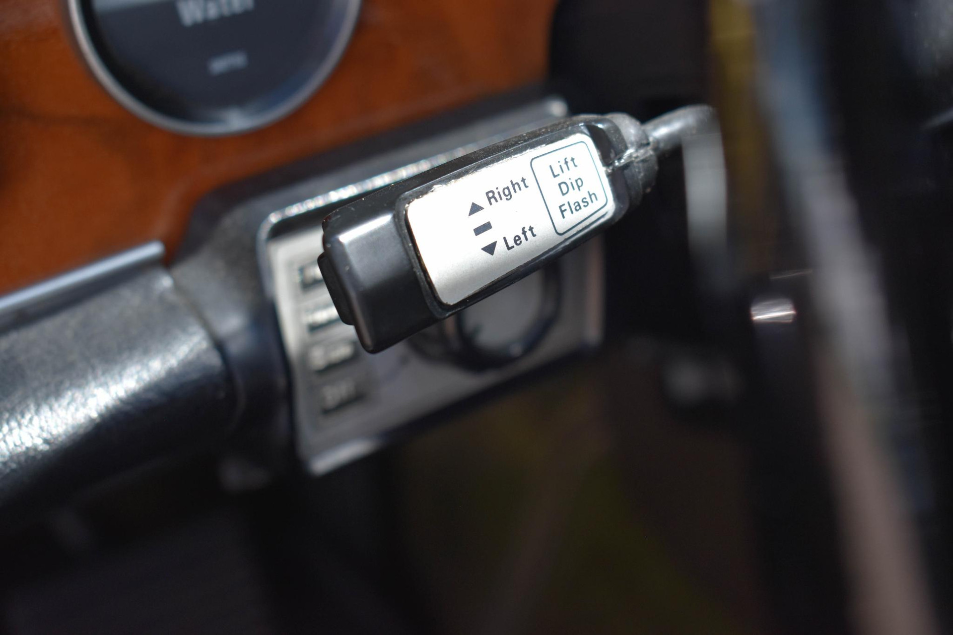 35743786-36.jpg