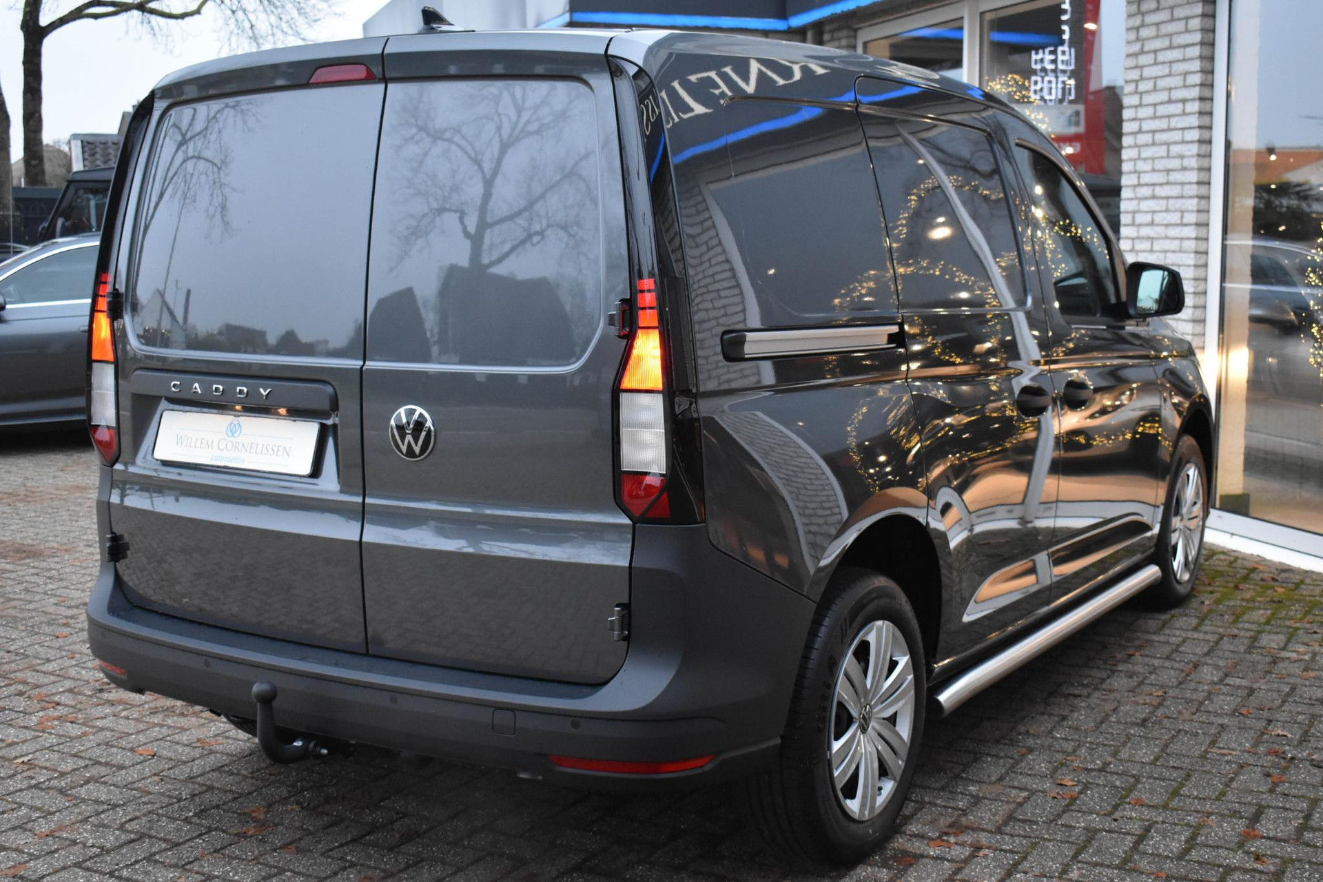 41785239-30.jpg
