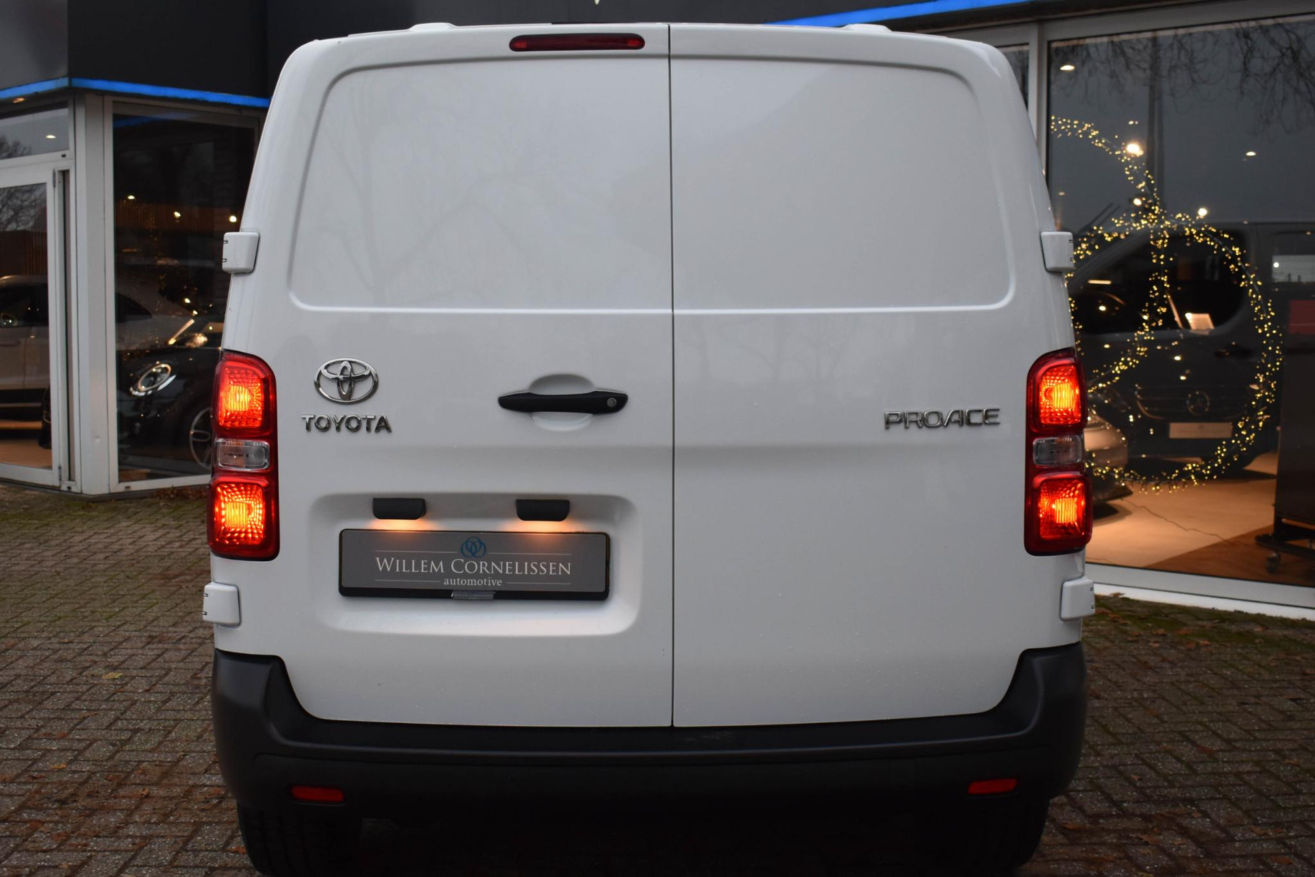 42258341-24.jpg