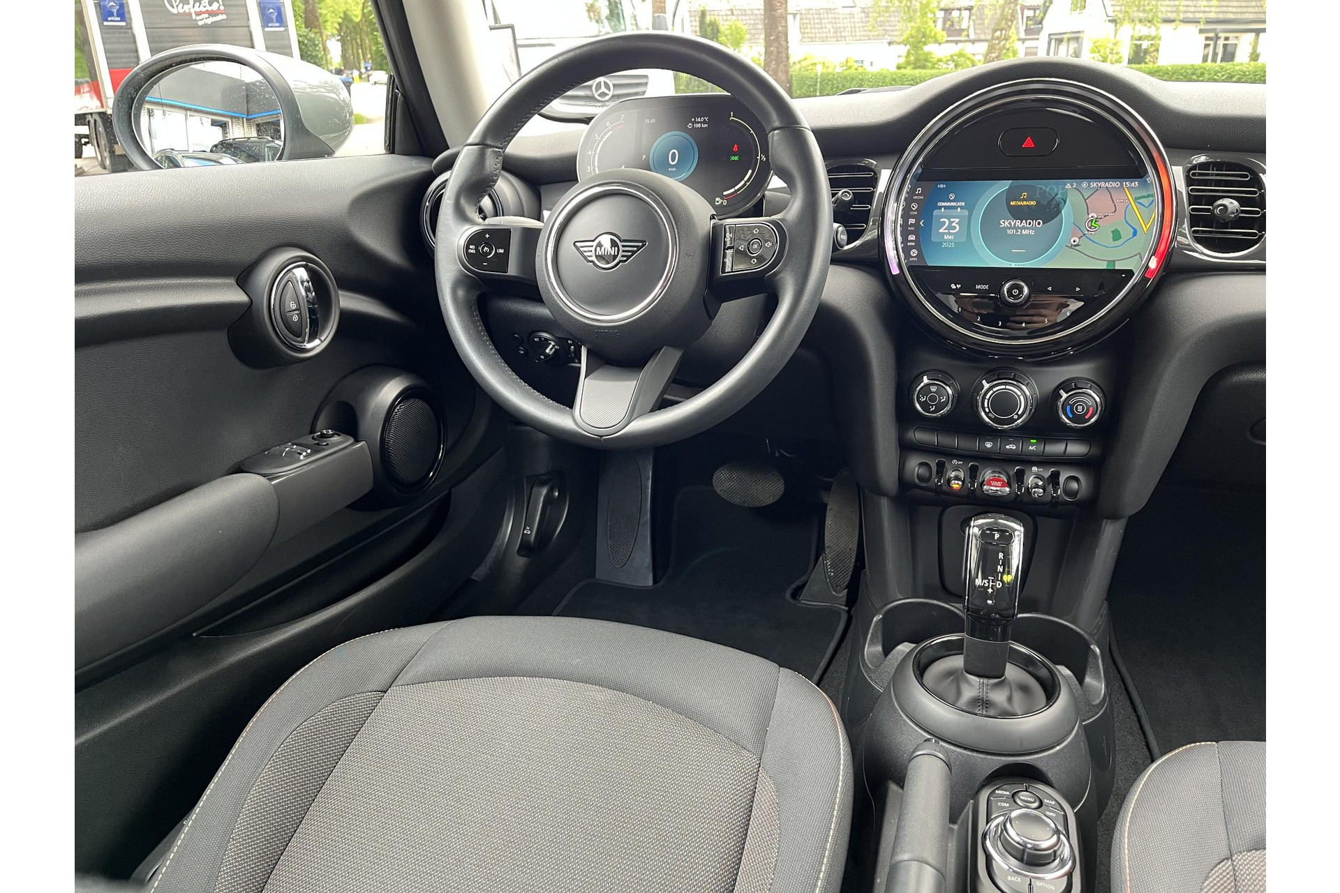 45203915-24.jpg