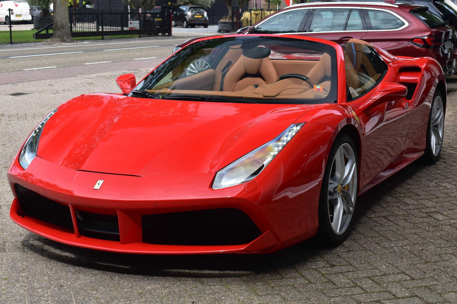 46905912-60.jpg