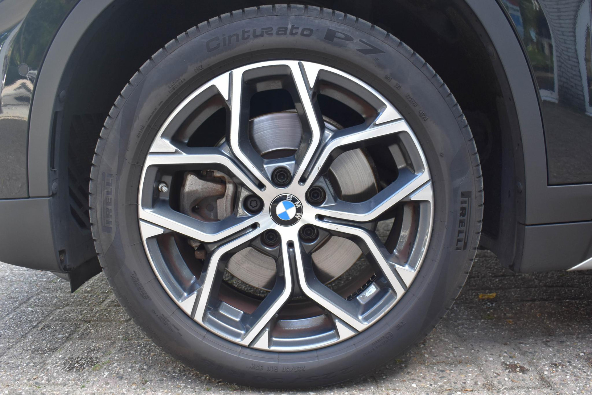 47352287-4.jpg