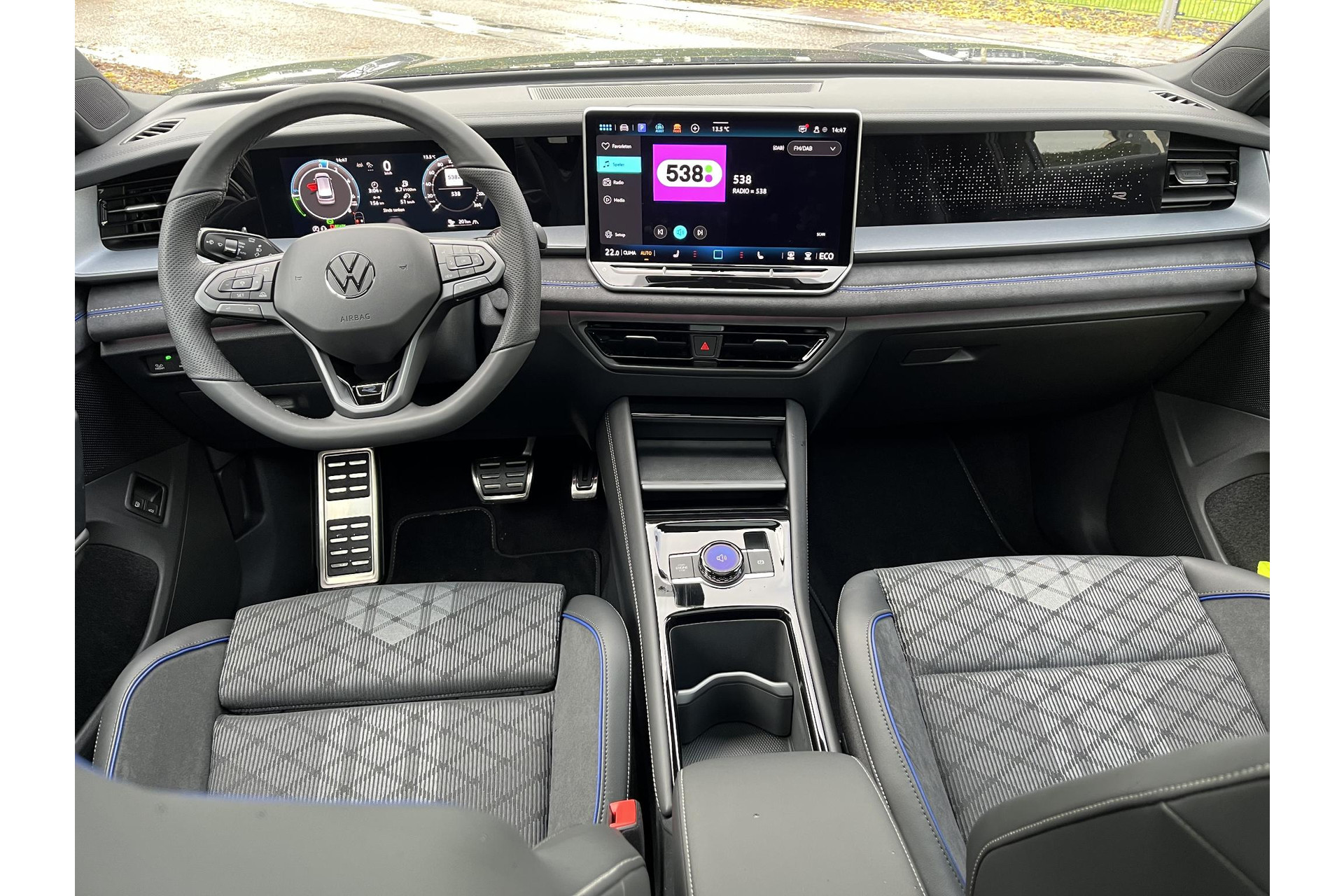 48676294-1.jpg