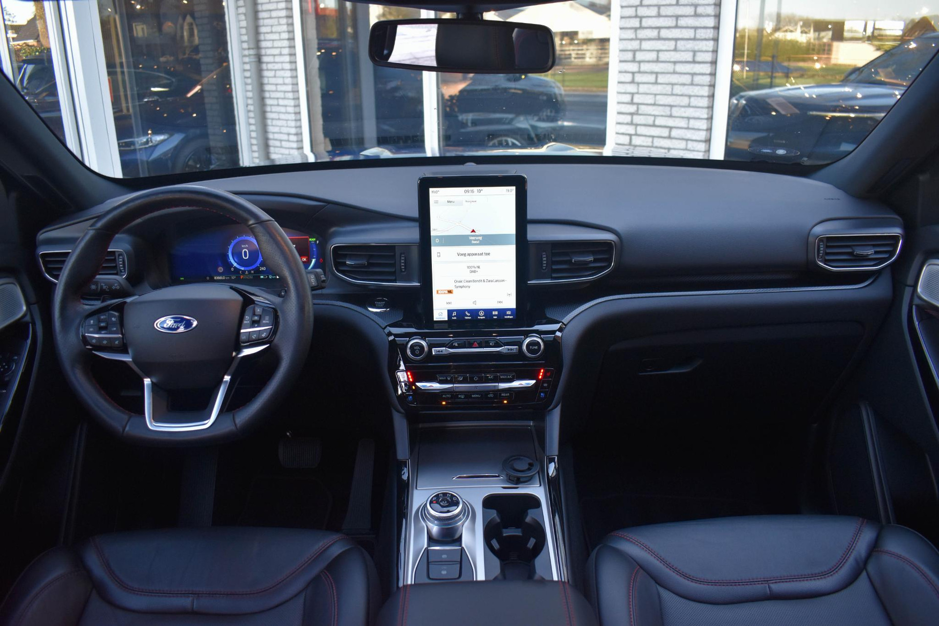 51619006-1.jpg