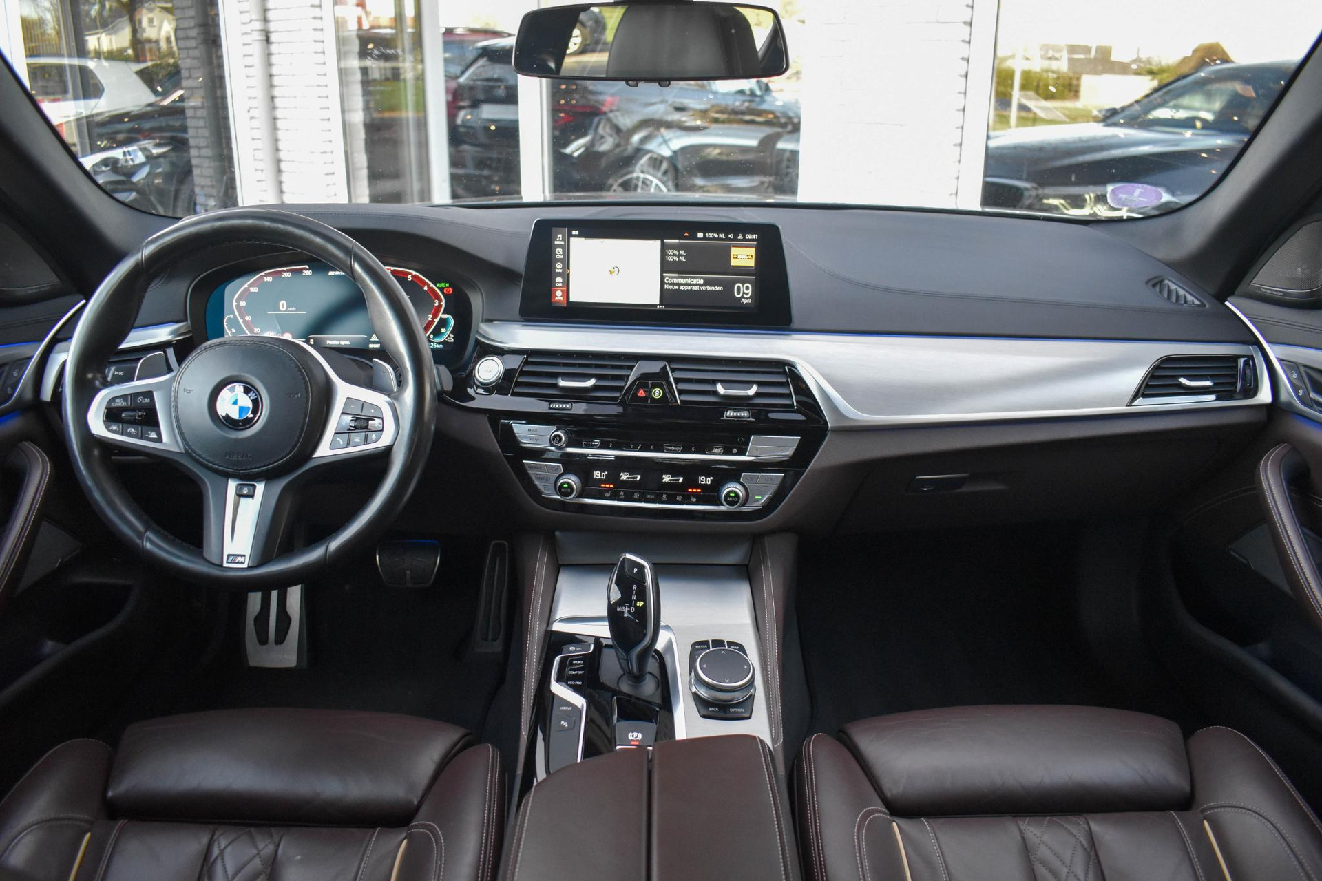 52672730-1.jpg