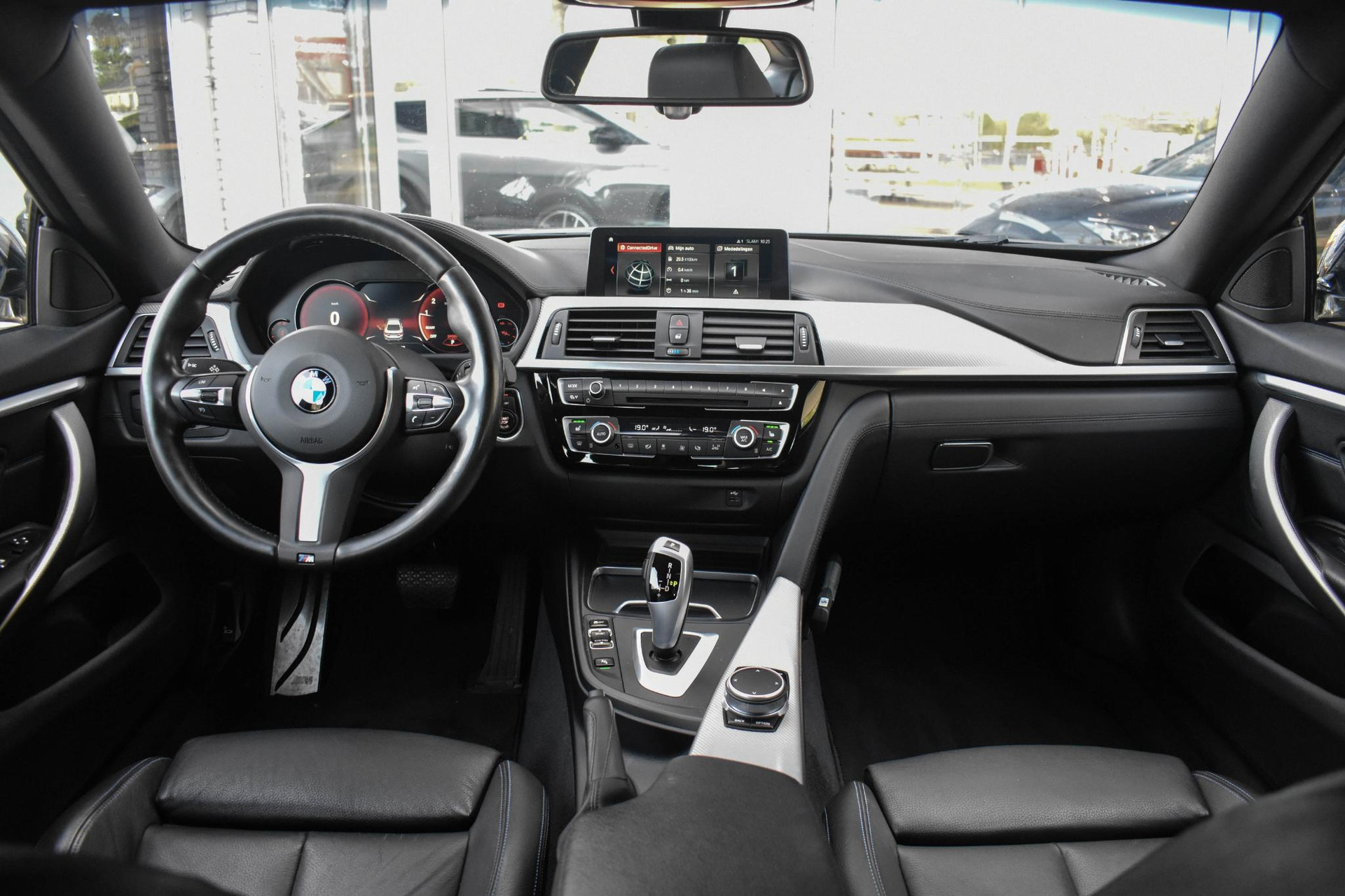 52857724-1.jpg