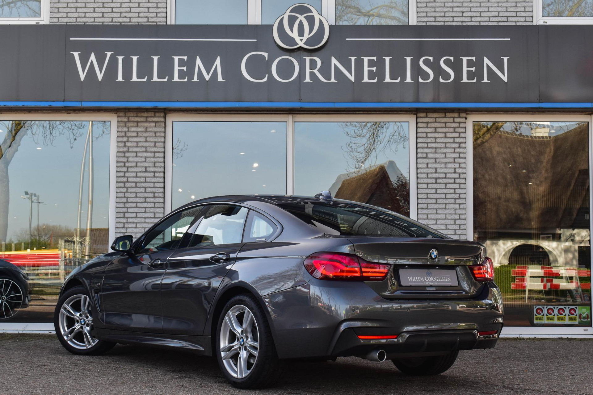 52857724-3.jpg