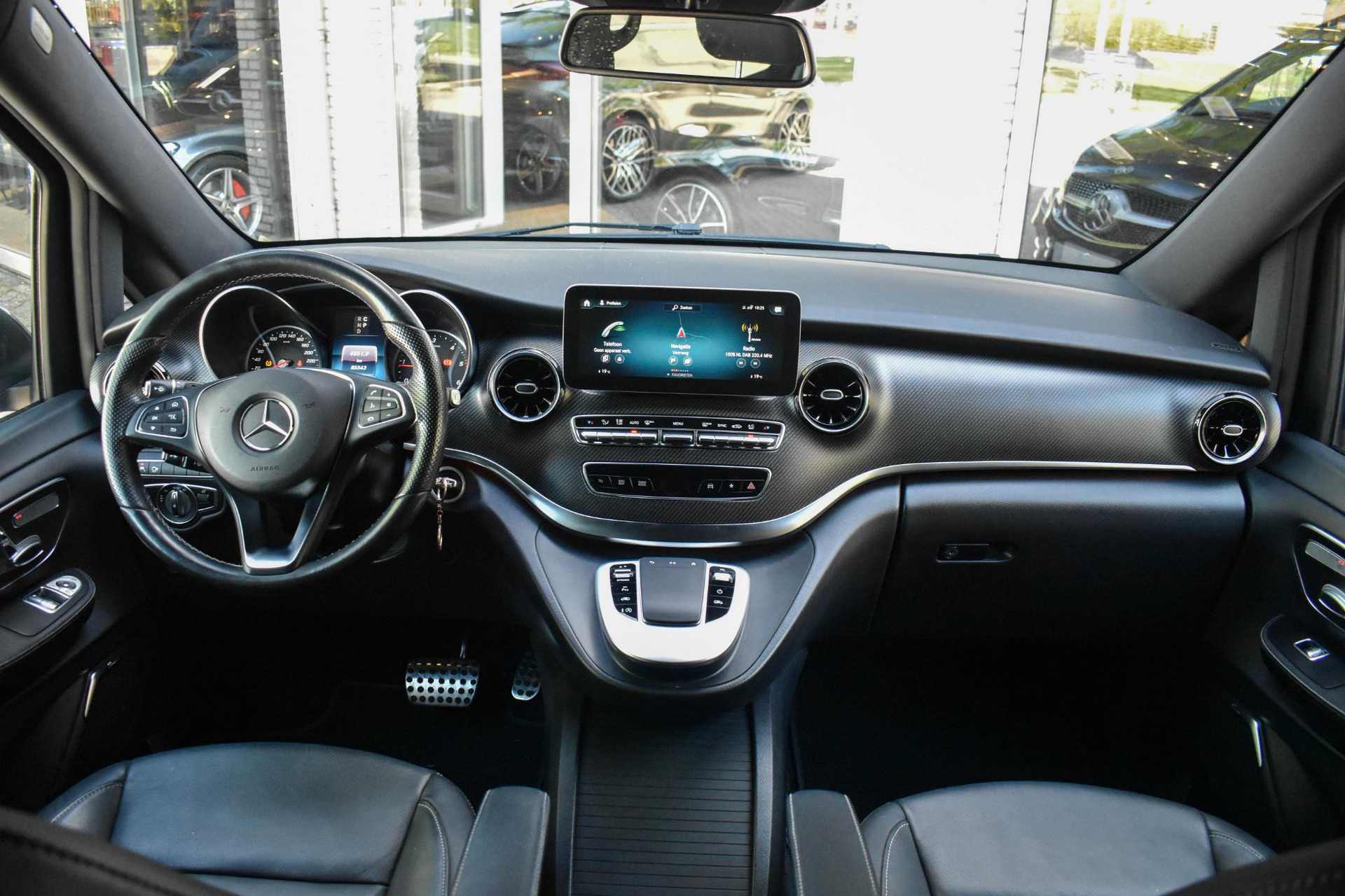 53294889-1.jpg