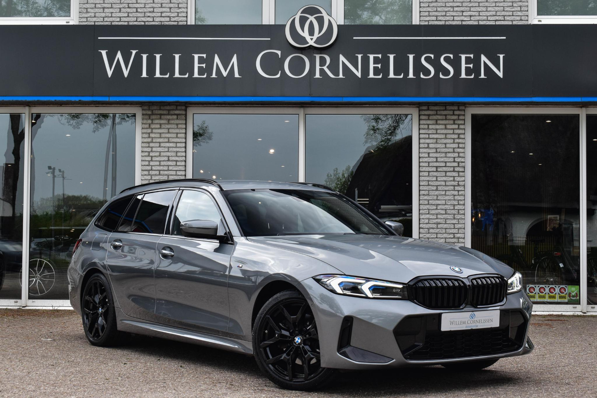 53653470-54.jpg