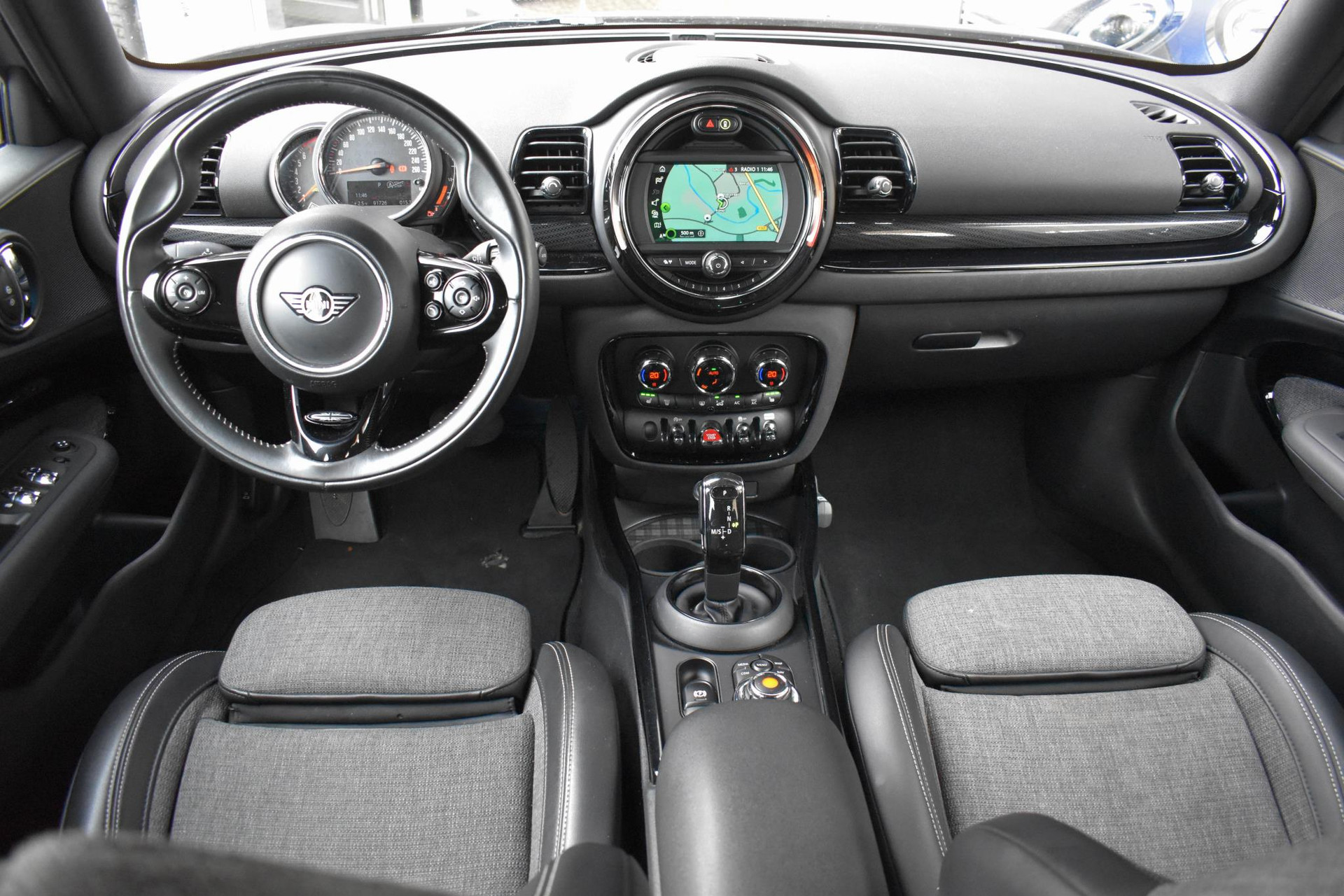 54146842-1.jpg