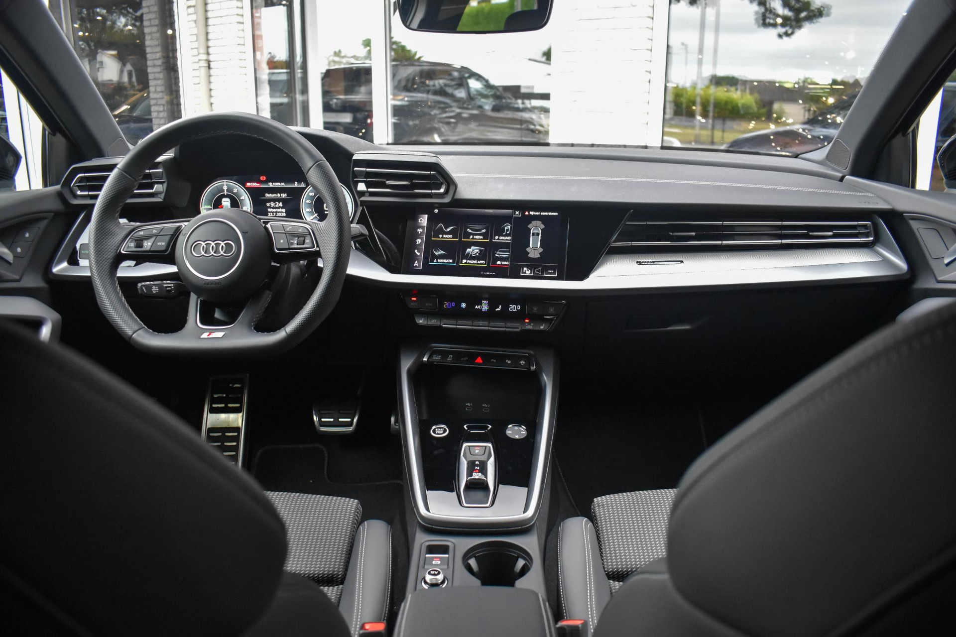 55358842-1.jpg