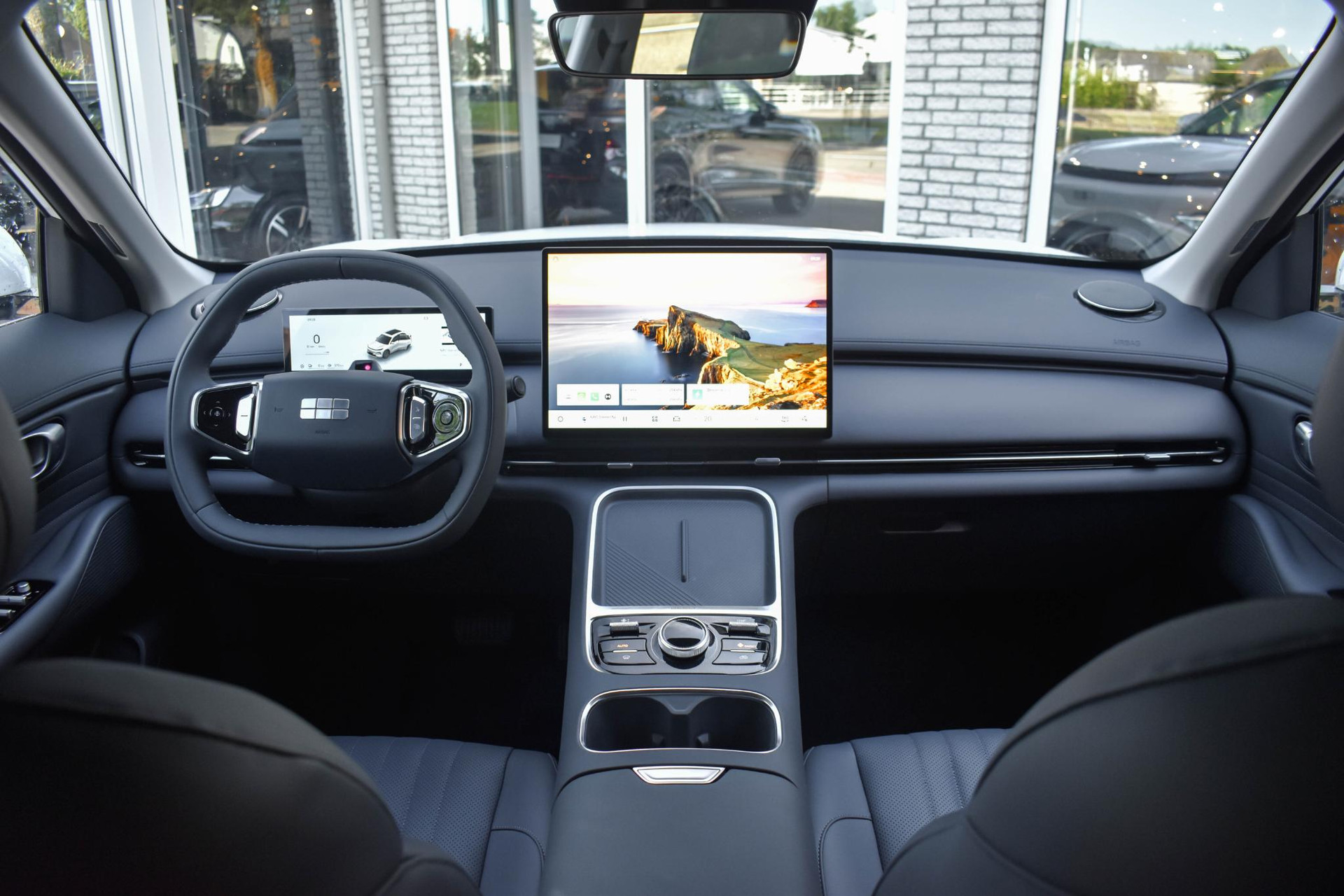 55547964-1.jpg