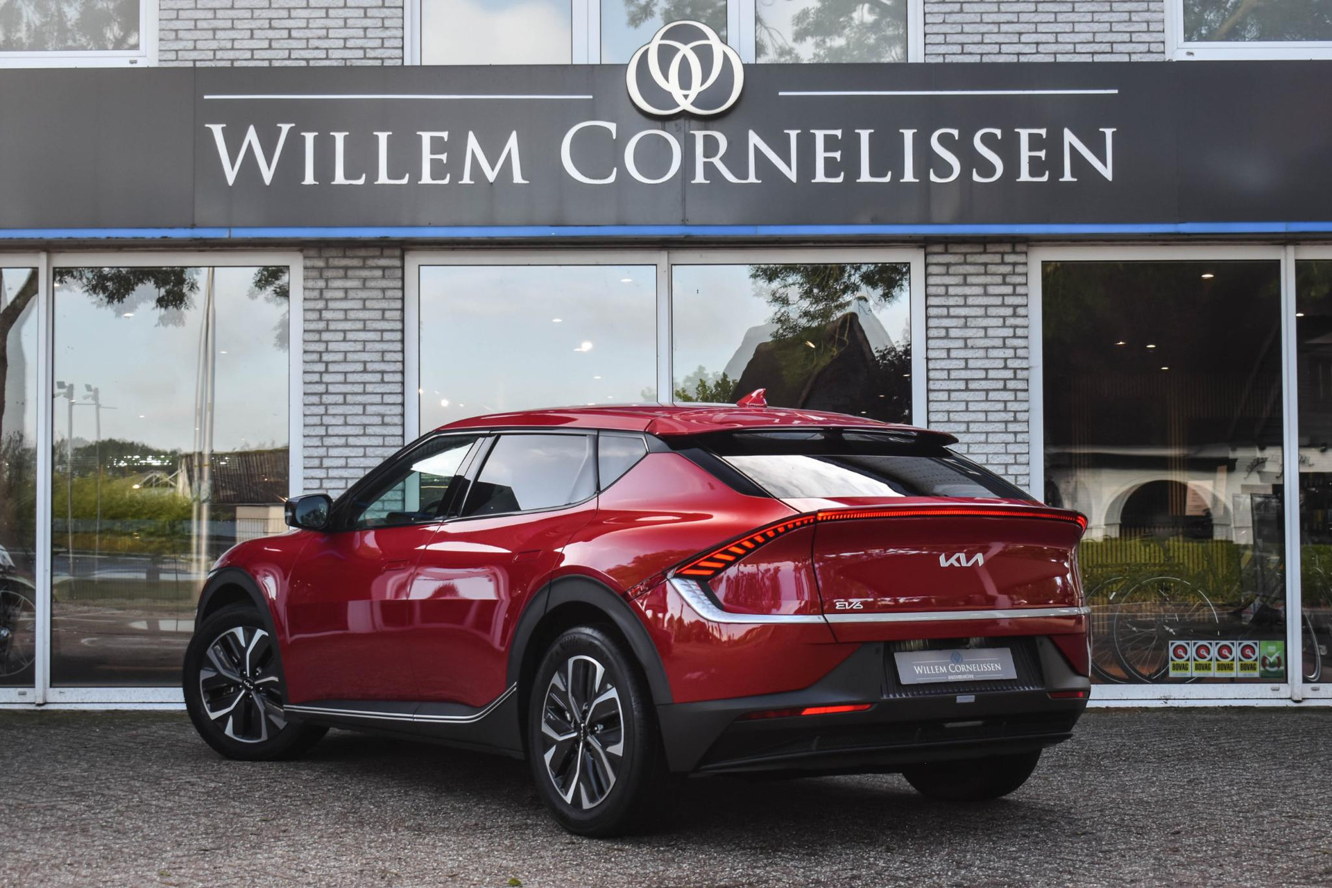 56121806-3.jpg