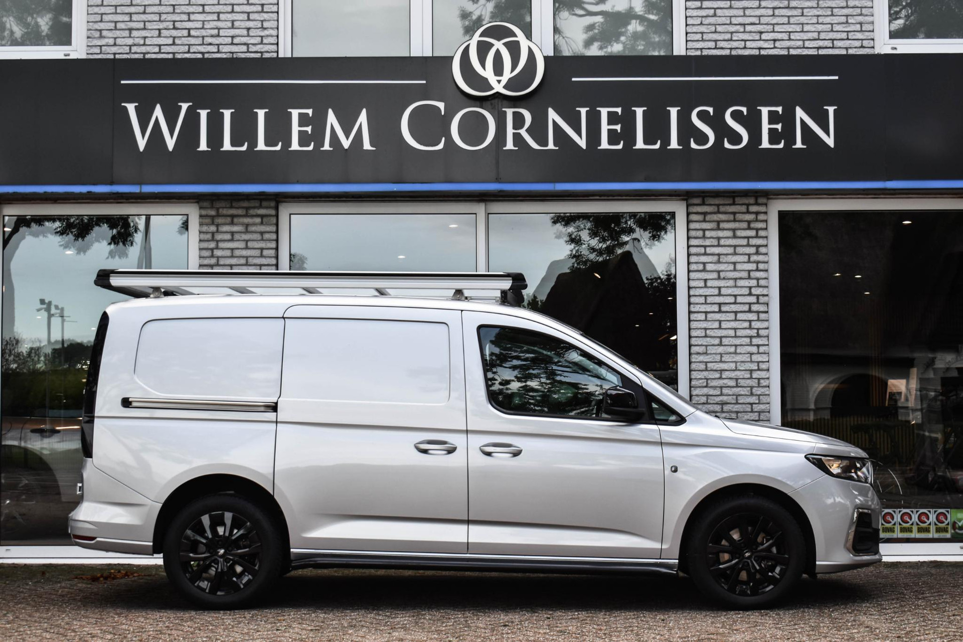 56307224-1.jpg