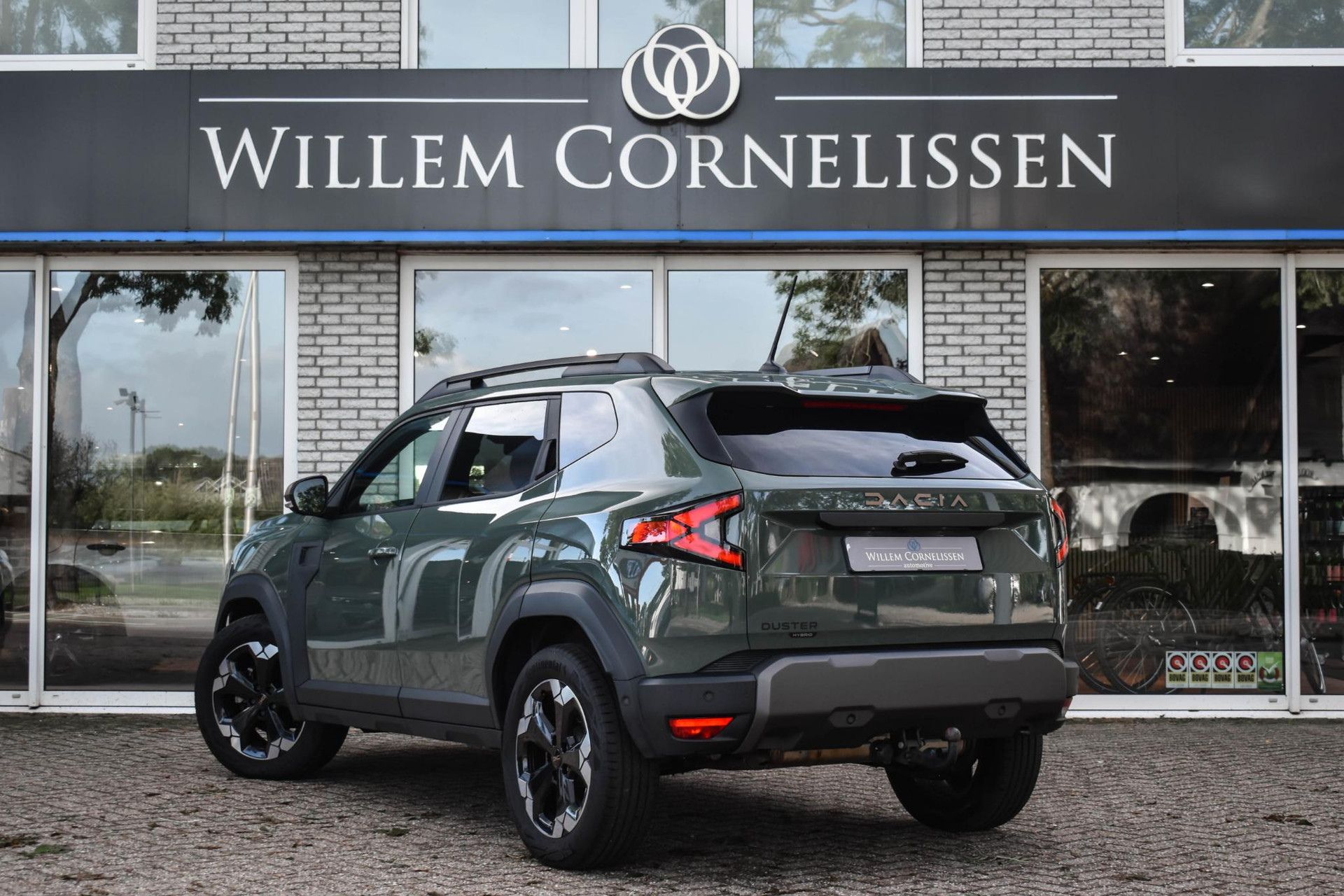 56409833-3.jpg