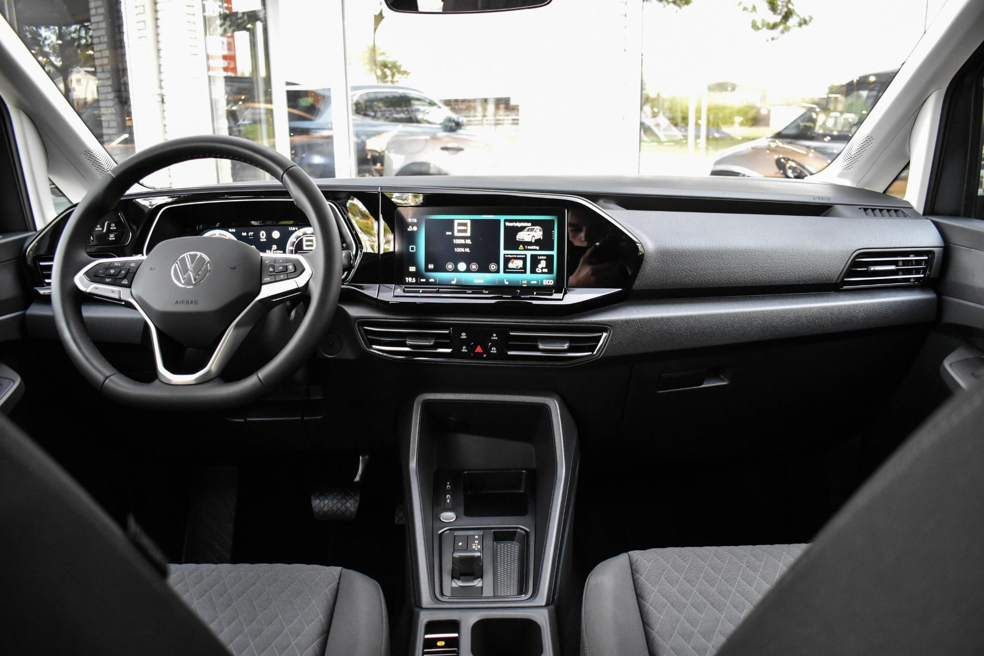 56466363-1.jpg