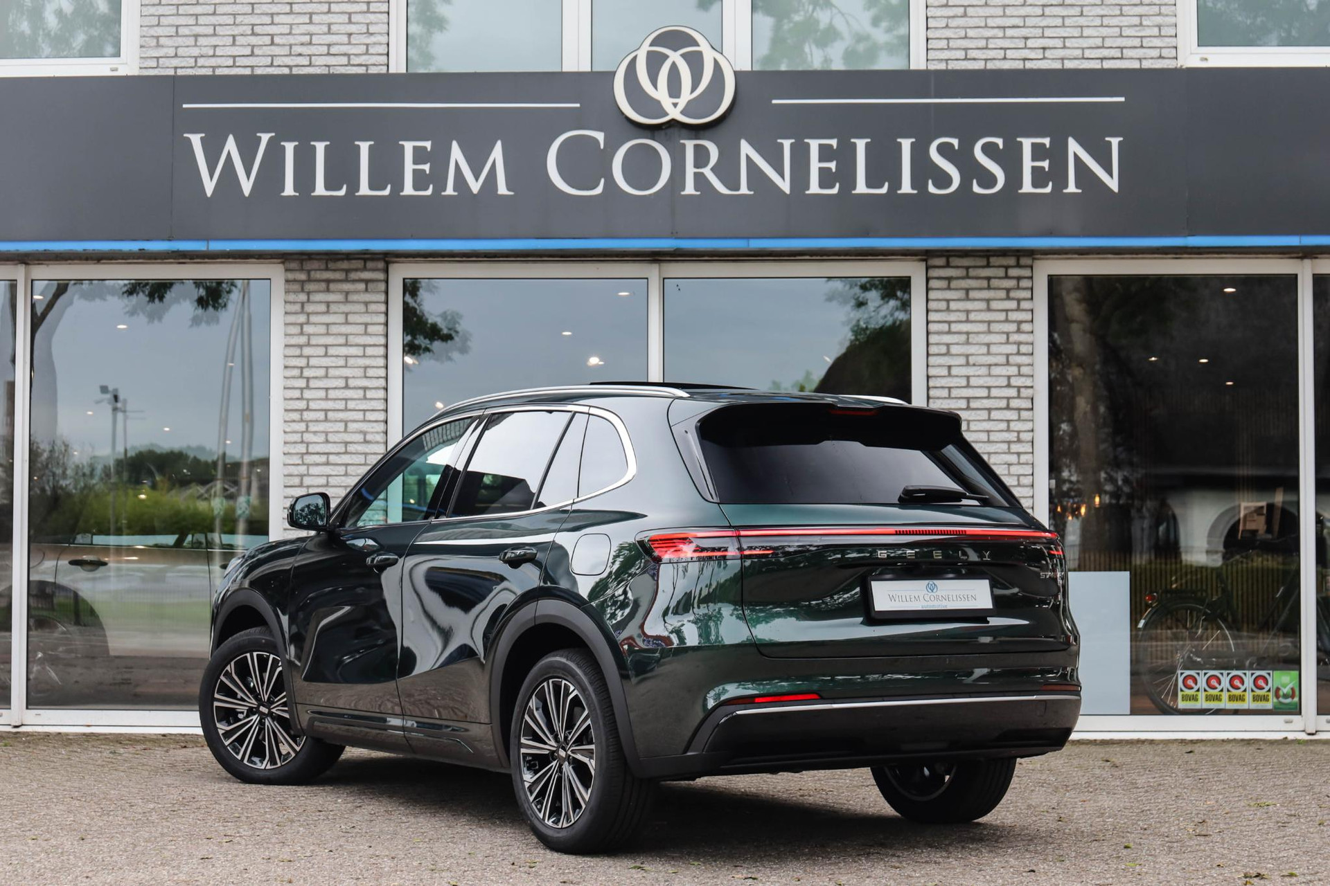 56553775-3.jpg