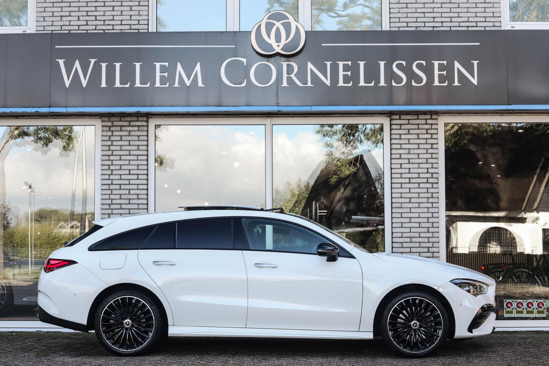57343384-2.jpg